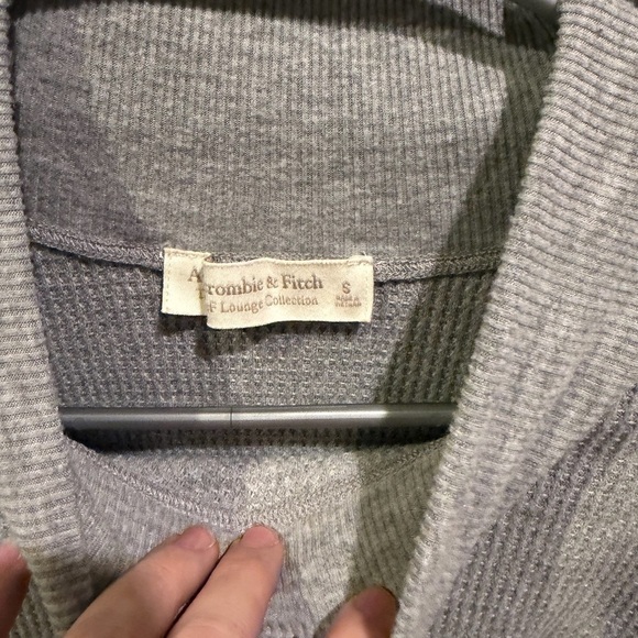 Abercrombie & Fitch Gray Waffle Sweater - Picture 3 of 4